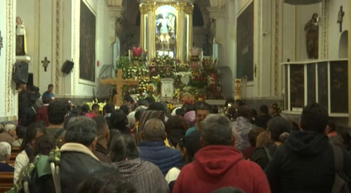 Ni la lluvia impidió que cientos de fieles llegaran a San Miguel del Milagro
